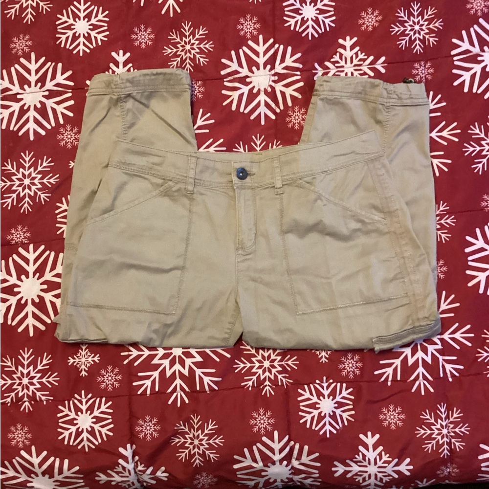Women's Tan Cargo Capris